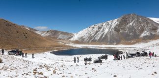 Rescatan a 8 jóvenes en el Nevado de Toluca